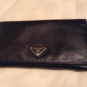 Polished saffiano flap wallet with signature logo